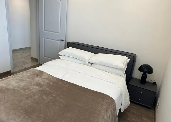 Hollywood 3 Bedroom Penthouse Apartment